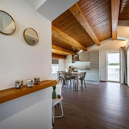 Shalamu Luxury アパート