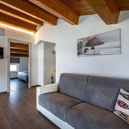 Shalamu Luxury アパート