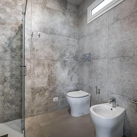 アパート Shalamu Luxury ロゾリーニ